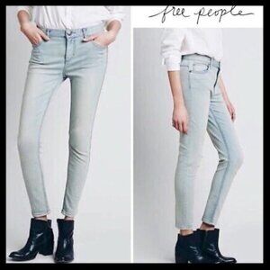 Free People Mid Rise Light Wash Denim Cropped Ankle Stretch Skinny Jean 28